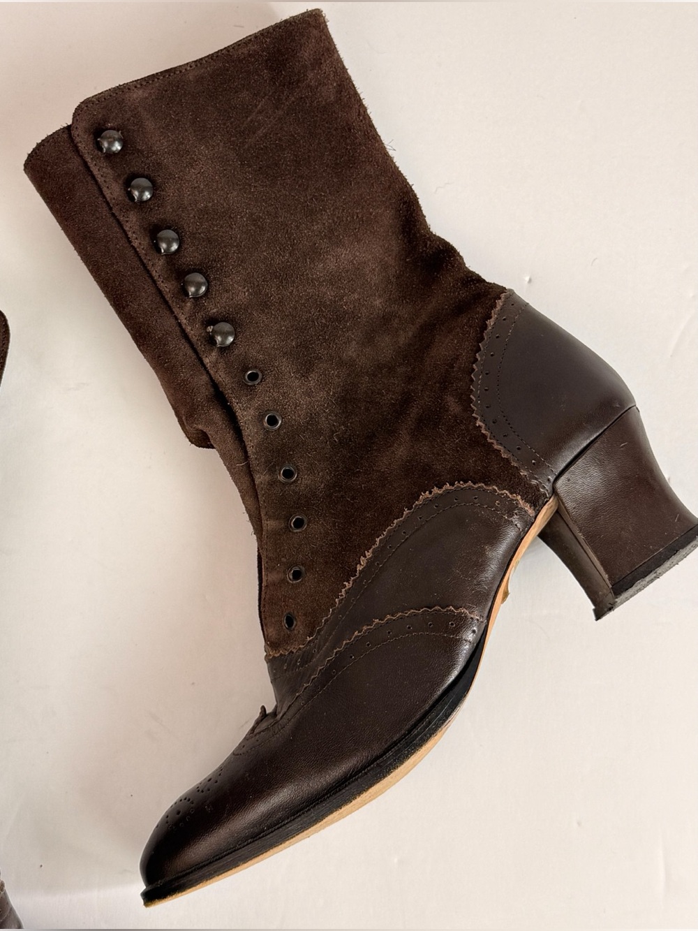 Laura Ashley Vintage 80s Suede Leather Wingtip Lace-Up Boots size 37